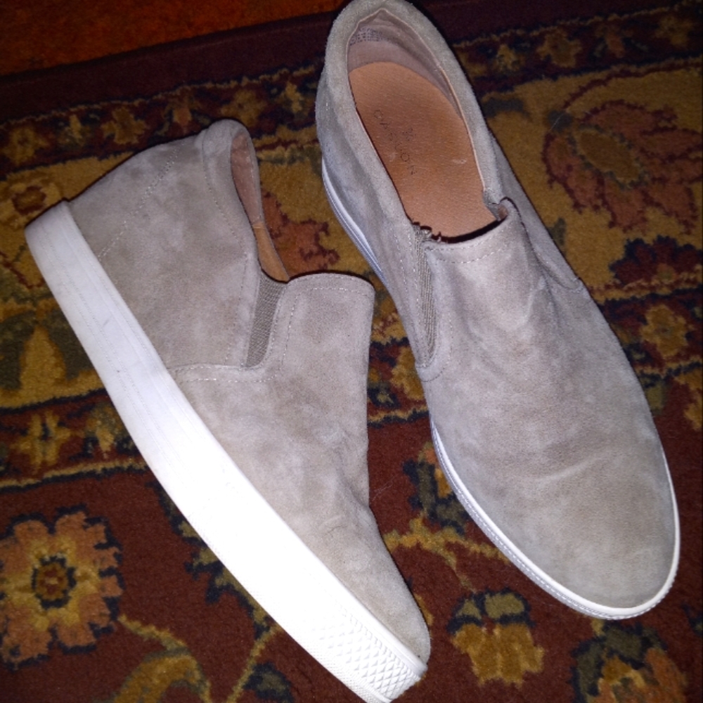 New Lifted ( wedge inside) swead shoes sz 10 wmn